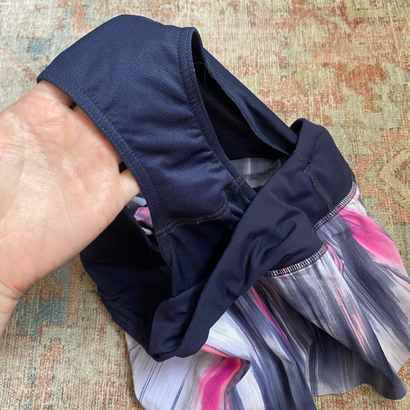 Lululemon women’s shorts size 4 great condition - Picture 5 of 6